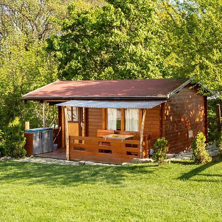 Villa Cozy Wood Hut On The Farm Trebivlice Esterno foto