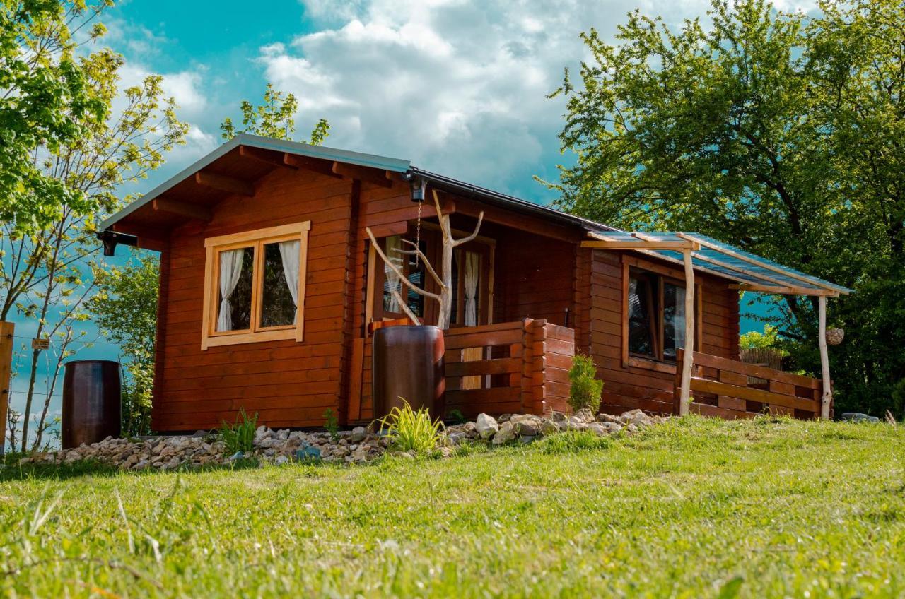 Villa Cozy Wood Hut On The Farm Trebivlice Esterno foto