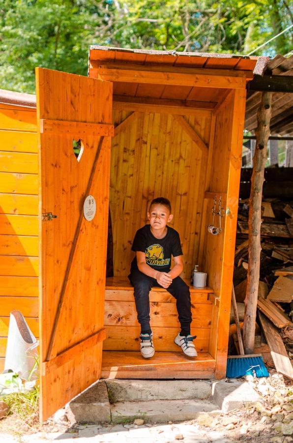 Villa Cozy Wood Hut On The Farm Trebivlice Esterno foto