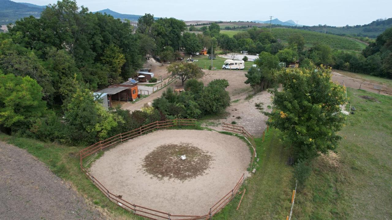 Villa Cozy Wood Hut On The Farm Trebivlice Esterno foto