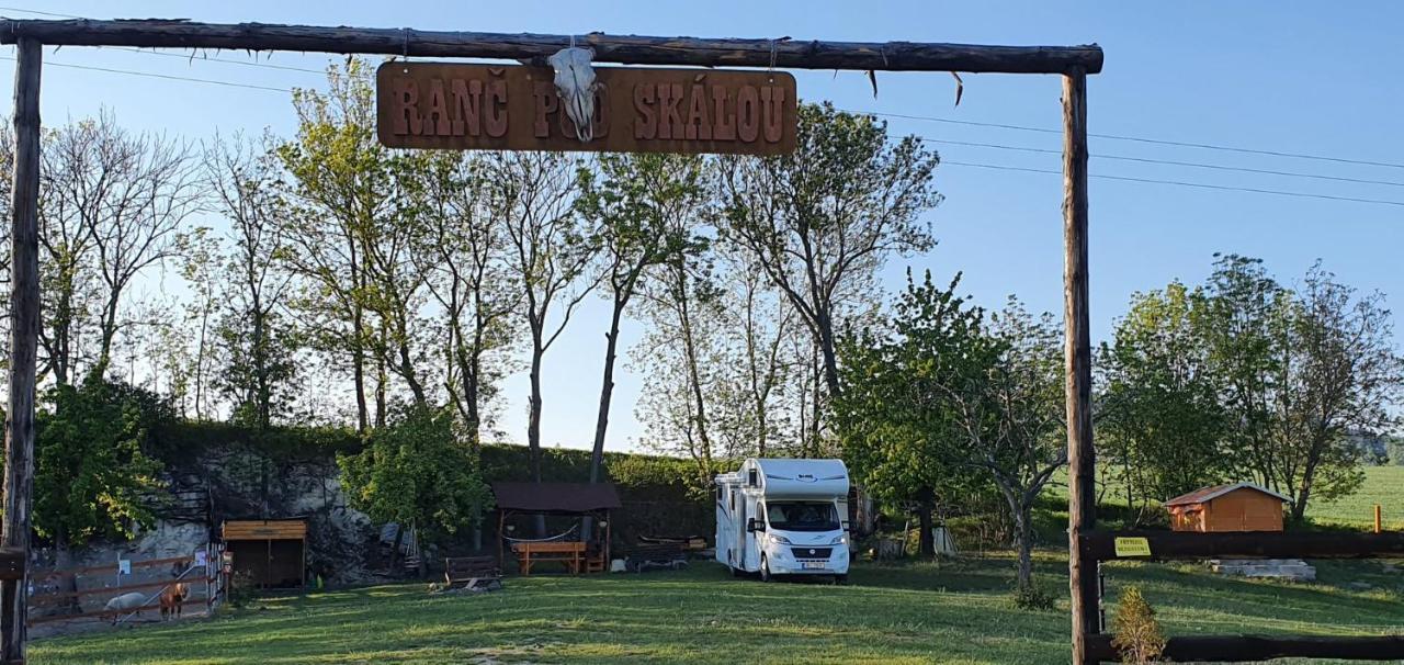 Villa Cozy Wood Hut On The Farm Trebivlice Esterno foto