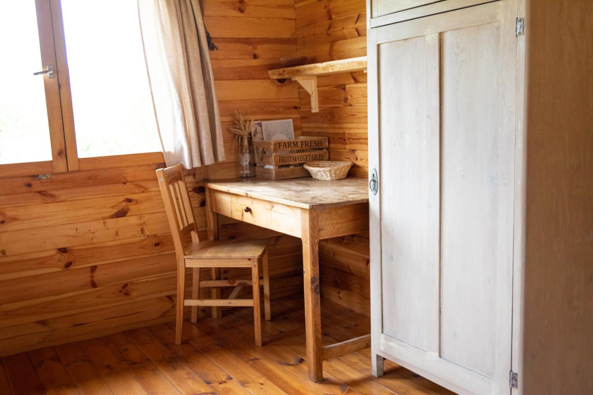 Villa Cozy Wood Hut On The Farm Trebivlice Esterno foto