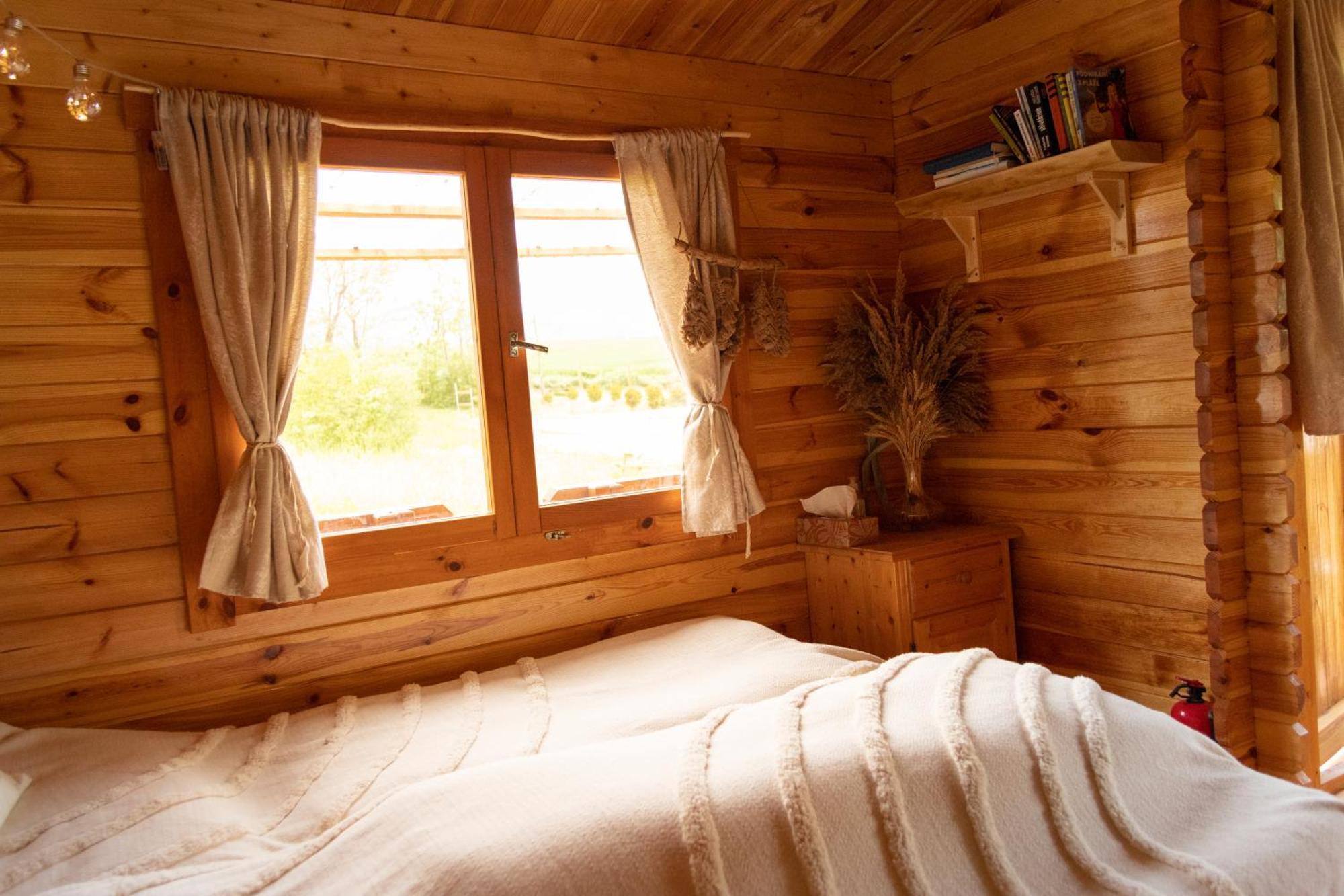 Villa Cozy Wood Hut On The Farm Trebivlice Esterno foto
